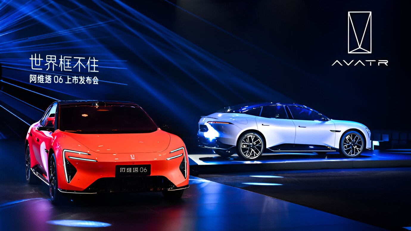 Avatr 06 launches at 26,300 USD:  Huawei-powered sedan challenges Model 3 with dual powertrains